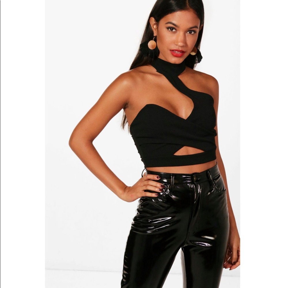 BOOHOO | Cut Out Choker Bandeau Crop Top